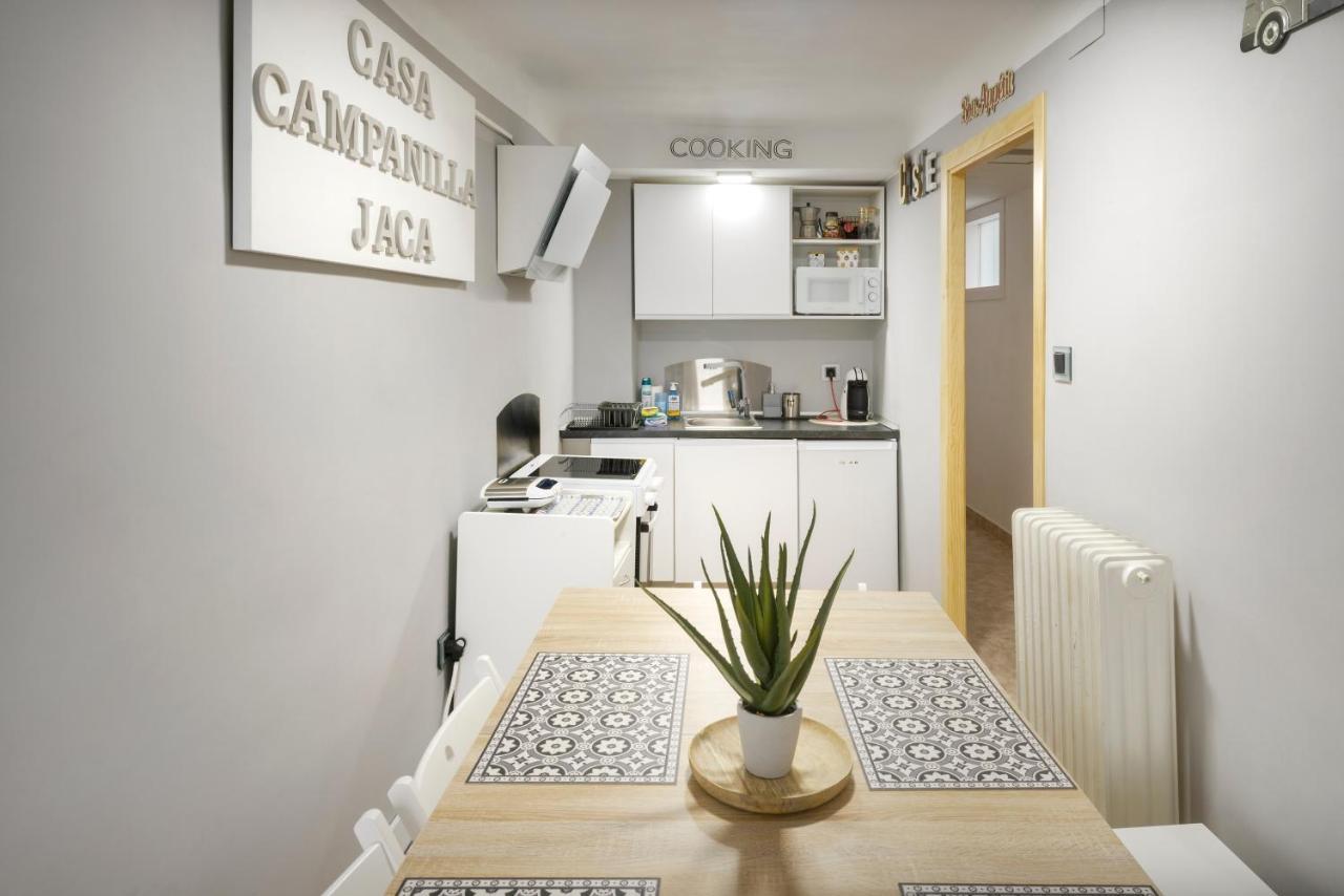 Отель Casa Campanilla Хака Экстерьер фото